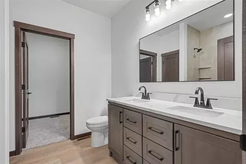 Bath - 718 Pointer Cir, Center Point, IA 52213 photo 1 of 4