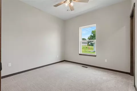 Bedroom - 718 Pointer Cir, Center Point, IA 52213 photo 3 of 7