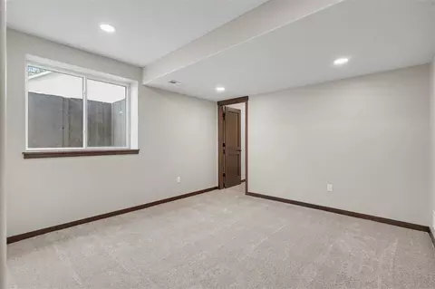 Bedroom - 718 Pointer Cir, Center Point, IA 52213 photo 5 of 7