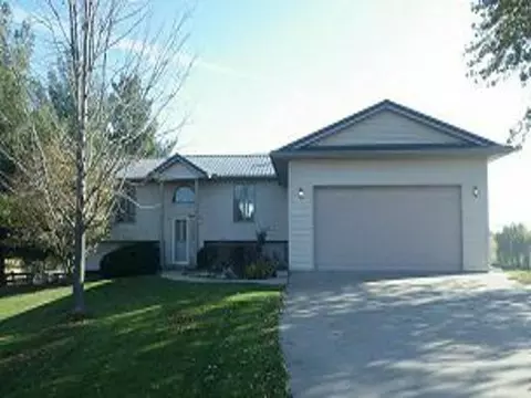 1390 Riverside Rd, Riverside, IA 52327