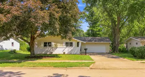 218 Shrader Rd, Iowa City, IA 52245