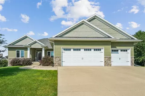 909 Aster Ct, Fairfax, IA 52228