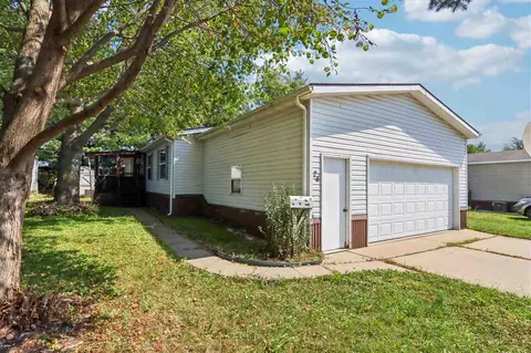 24 Erobi Ln, Iowa City, IA 52240