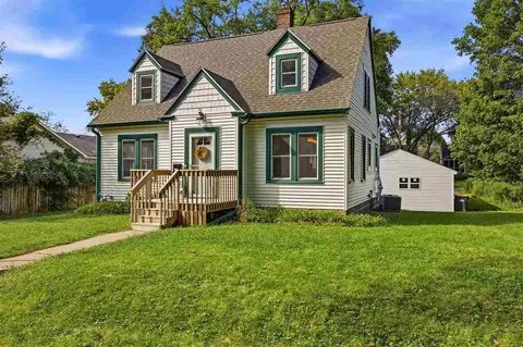 1908 G St, Iowa City, IA 52240