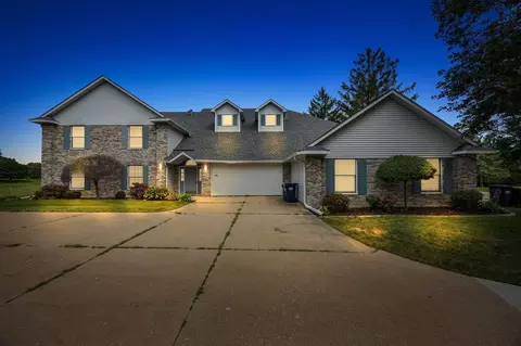 2301 Willowbrooke Ln, Iowa City, IA 52246