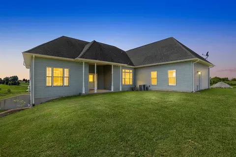 2245 288th Dr, Williamsburg, IA 52361