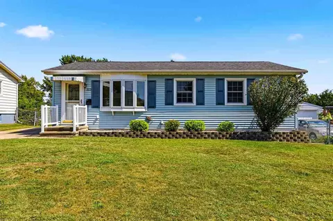 223 Lynda Dr NW, Cedar Rapids, IA 52405