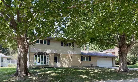 822 20th Ave, Coralville, IA 52241