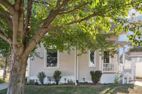 1715 7th Ave, Belle Plaine, IA 52208