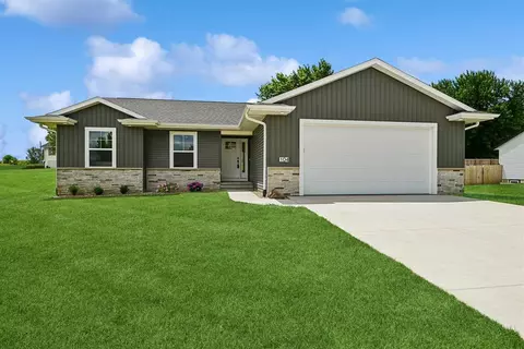 104 5th Ave Ct, Coggon, IA 52218