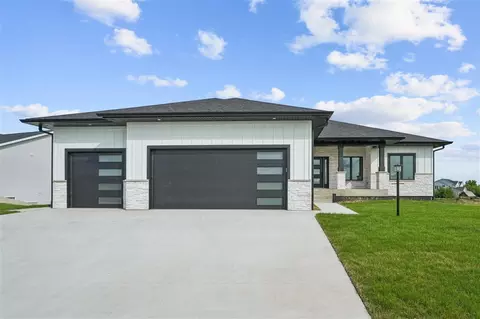 4177 Buckingham Ln, Iowa City, IA 52245