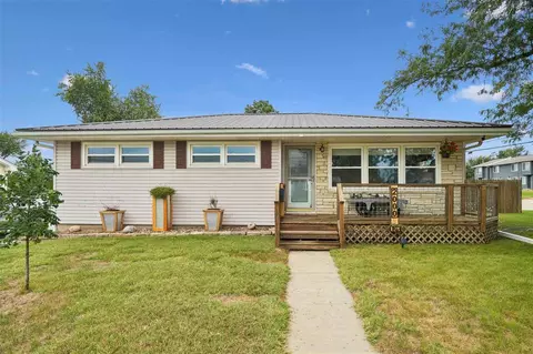 2000 Lauren Dr SW, Cedar Rapids, IA 52404
