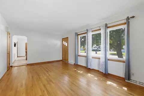 Living - 1306 E 2nd St, Washington, IA 52353 photo 1 of 4