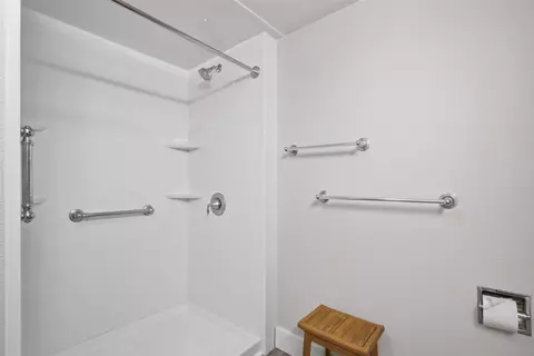 Bath - 1306 E 2nd St, Washington, IA 52353 photo 4 of 4