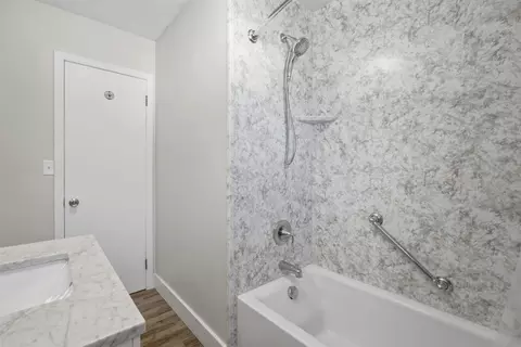 Bath - 1306 E 2nd St, Washington, IA 52353 photo 2 of 4