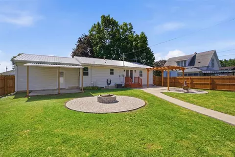 Exterior - 1306 E 2nd St, Washington, IA 52353 photo 6 of 10