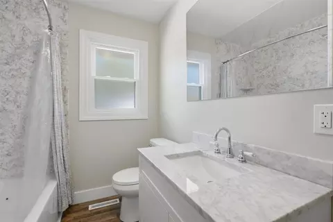 Bath - 1306 E 2nd St, Washington, IA 52353 photo 1 of 4