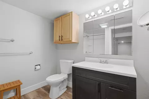 Bath - 1306 E 2nd St, Washington, IA 52353 photo 3 of 4