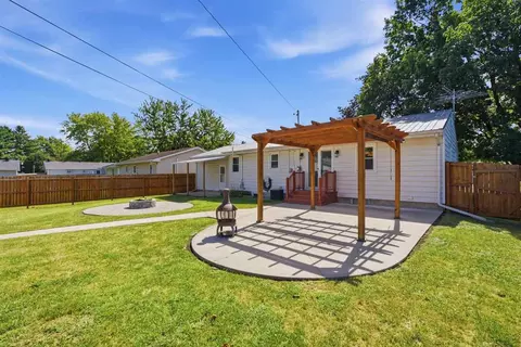Exterior - 1306 E 2nd St, Washington, IA 52353 photo 8 of 10