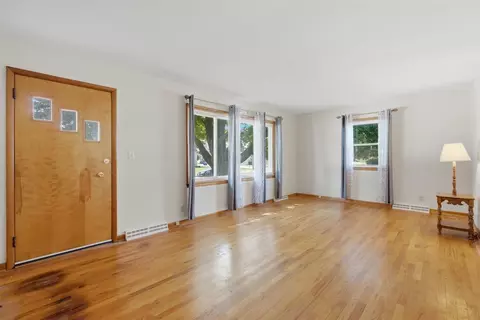 Living - 1306 E 2nd St, Washington, IA 52353 photo 3 of 4