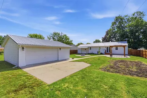 Exterior - 1306 E 2nd St, Washington, IA 52353 photo 10 of 10