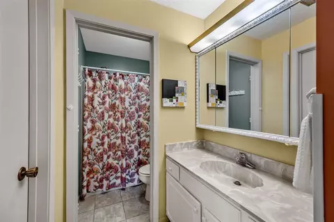 Bath - 2135 1st Ave SE, Cedarrapids, IA 52403 photo 1 of 2