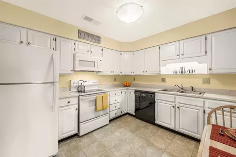 Kitchen - 2135 1st Ave SE, Cedarrapids, IA 52403 photo 1 of 3