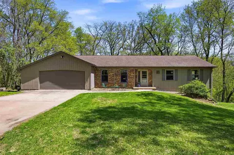 7 W View Acres NE, Iowa City, IA 52240