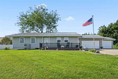 306 4th Ave, Van Horne, IA 52346