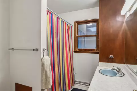 Bath - 609 E Hickory St, Riverside, IA 52327 photo 1 of 1