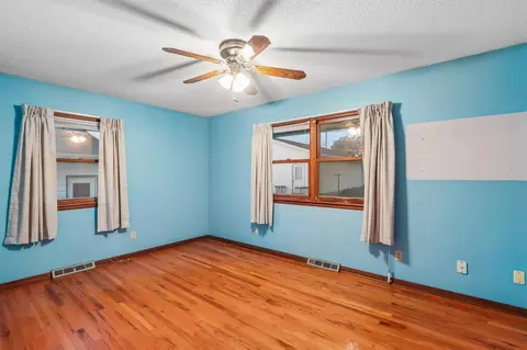 Bedroom - 609 E Hickory St, Riverside, IA 52327 photo 3 of 5