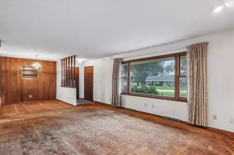 Living - 609 E Hickory St, Riverside, IA 52327 photo 3 of 4