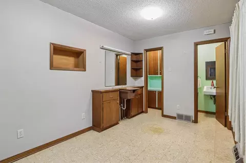 Bedroom - 609 E Hickory St, Riverside, IA 52327 photo 5 of 5