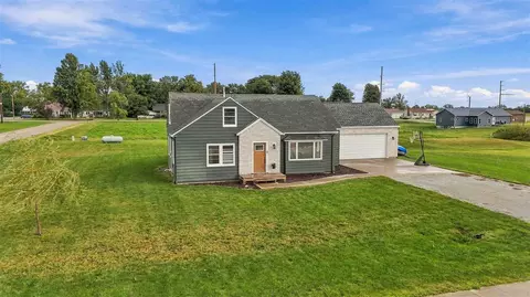 1982 Mill View Cir SW, Kalona, IA 52247