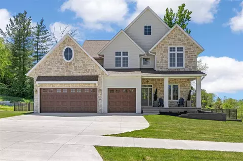 416 Auburn Ridge Rd, Coralville, IA 52241