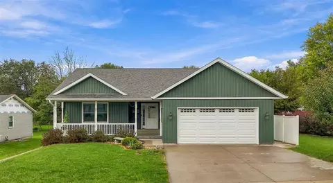 715 14th St, Kalona, IA 52247