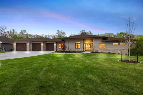 215 N Ridge Pl, Kalona, IA 52247