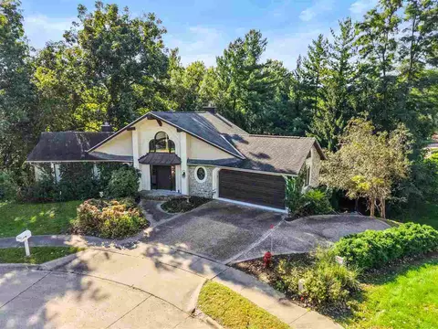 10 Brown Deer Knl, Coralville, IA 52241