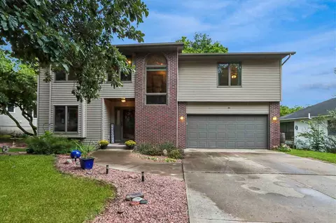 1934 Meadow Ridge Ln, Iowa City, IA 52245