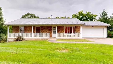 527 Mahaska Ct, Iowa City, IA 52246