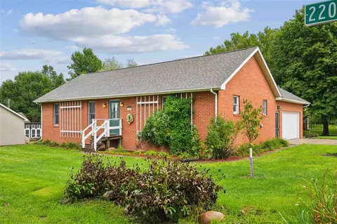 206 220th Trl, South Amana, IA 52334