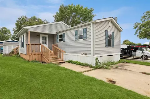 2100 Scott Blvd #TRLR 35, Iowa City, IA 52240
