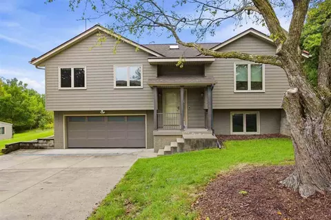 1760 Lynncrest Dr, Coralville, IA 52241