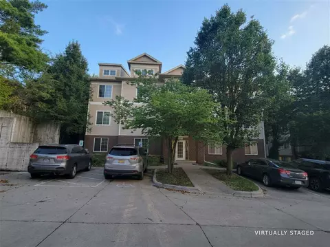 1820 W Benton St #301, Iowa City, IA 52246