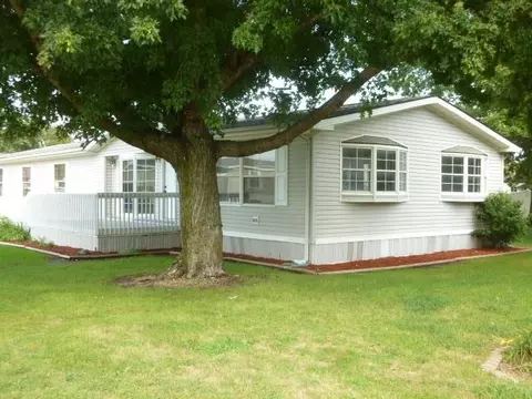 36 East St, Tiffin, IA 52340