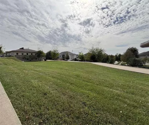 2856 Coral Ct, Coralville, IA 52241