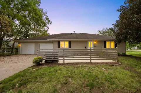 1011 Rochester Ave, Iowa City, IA 52245