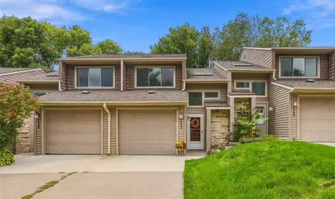 1726 Lynncrest Dr, Coralville, IA 52241