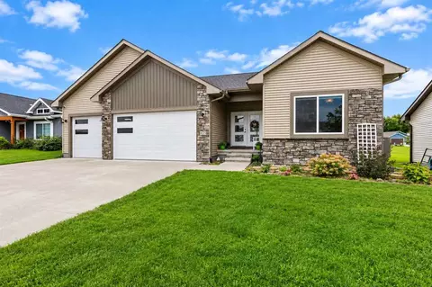 4523 Luke Dr, Iowa City, IA 52246