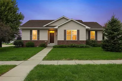 805 Raymond Dr, Solon, IA 52333